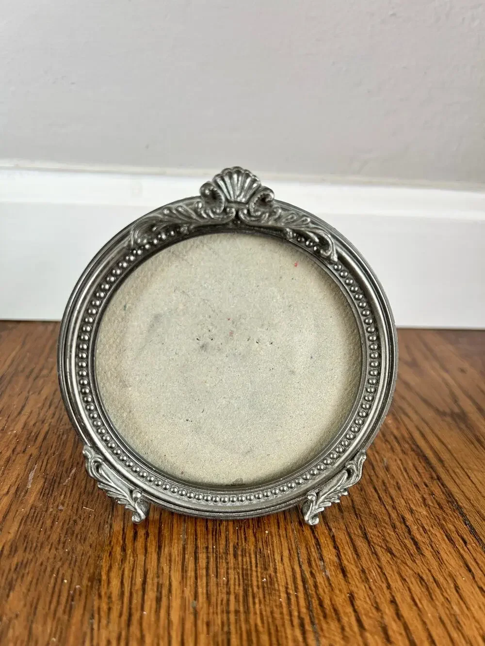 Vintage Metal Round Picture Frame Shell Crest